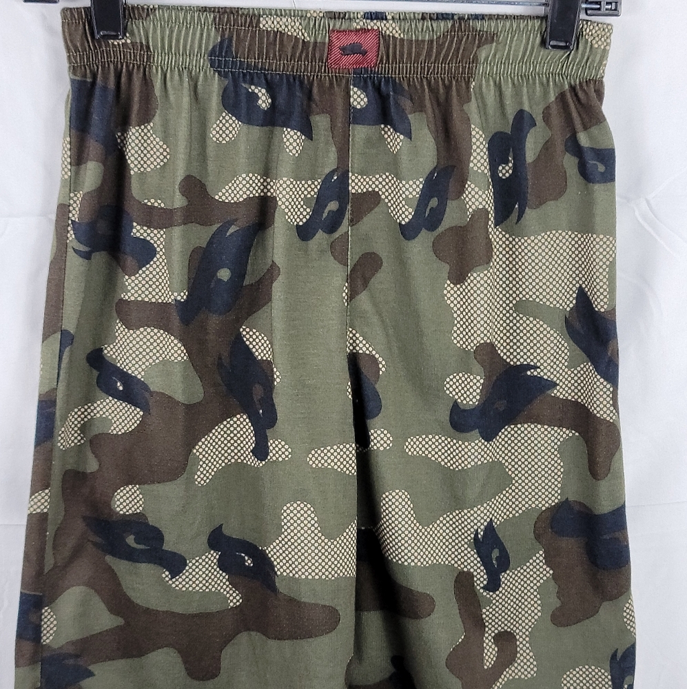 Tony Hawk camo shorts. Size M (10-12).